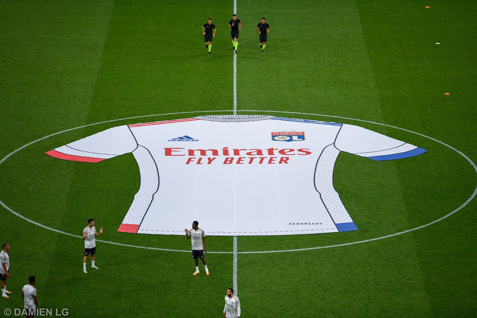 Emirates s Olympique Lyonnais představily nové domácí dresy pro příští sezónu - Best Communications
