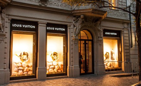 Colliers Advises on of Louis CEE Flagship Store - Best Communications